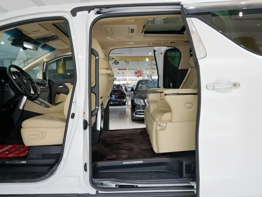 Toyota Vellfire — миниатюра 6