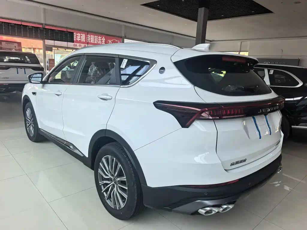 JETOUR X70 PLUS 2025 1.5T Luxury 7 мест
