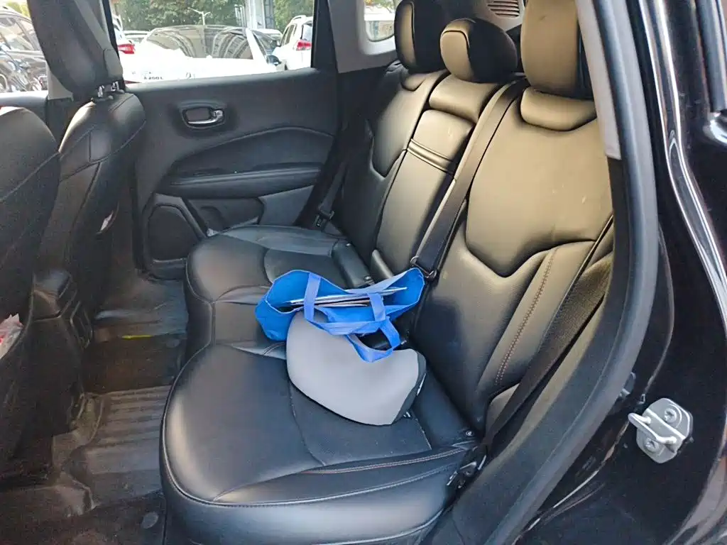 Jeep Compass — миниатюра 13