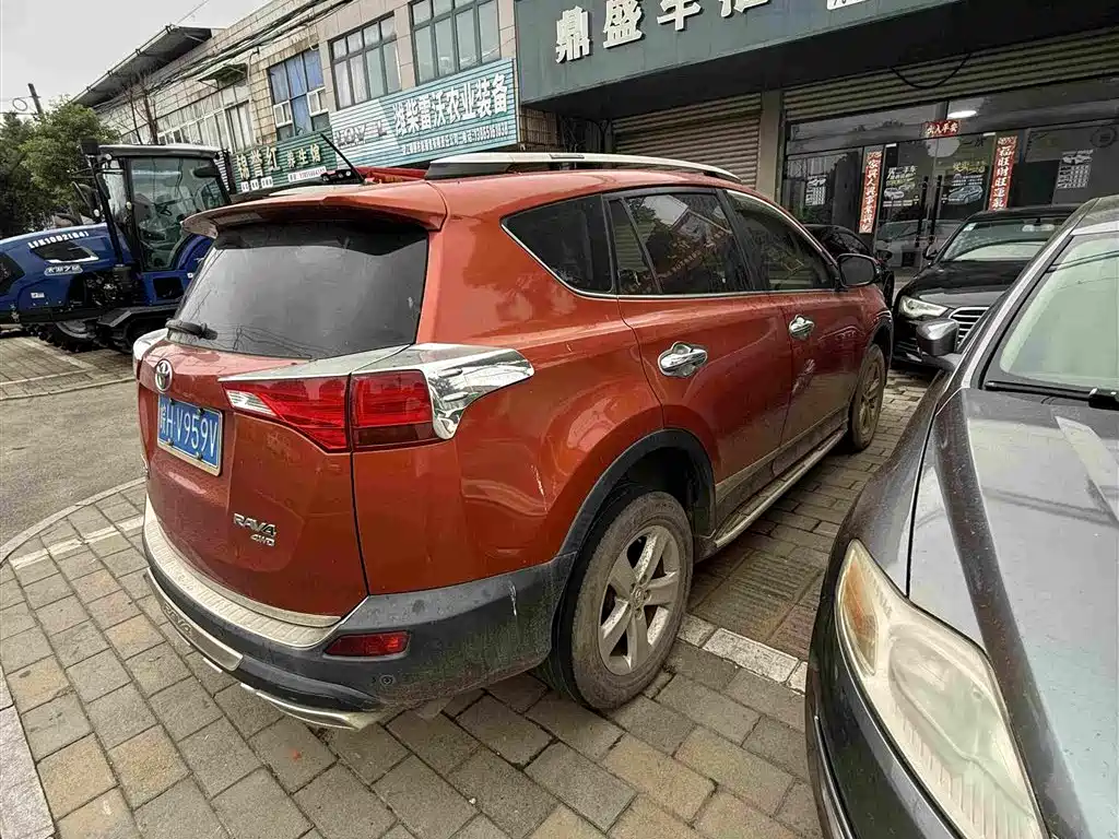 Toyota RAV4 — миниатюра 3