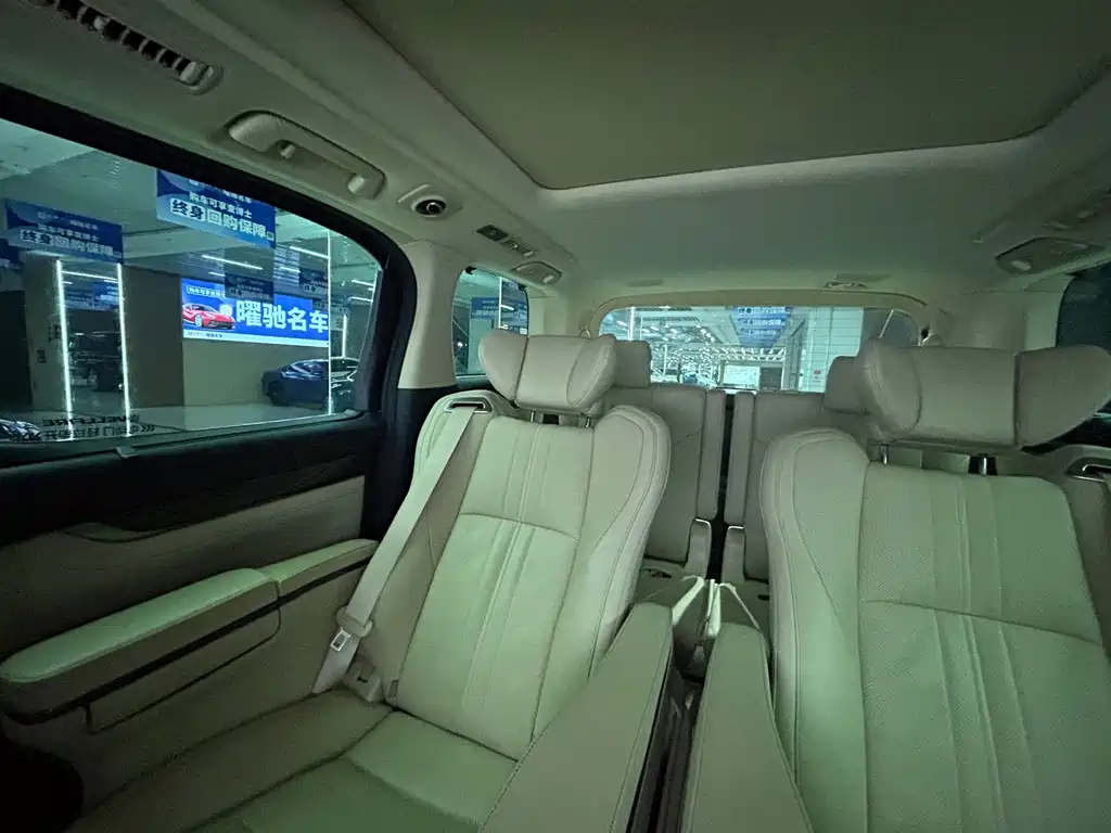 Toyota Vellfire — миниатюра 14