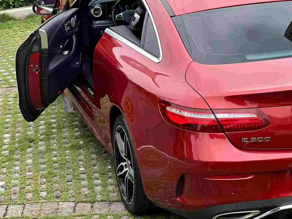 Mercedes-Benz E-Class (Import) — миниатюра 3