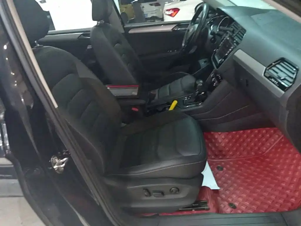 Volkswagen Tiguan L — миниатюра 25