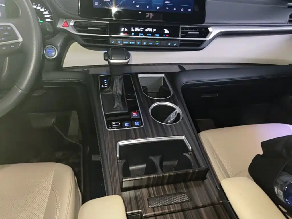 Toyota Sienna — миниатюра 14