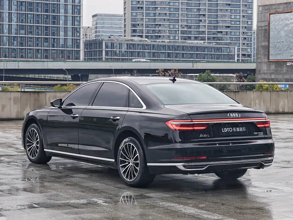 AUDI A8