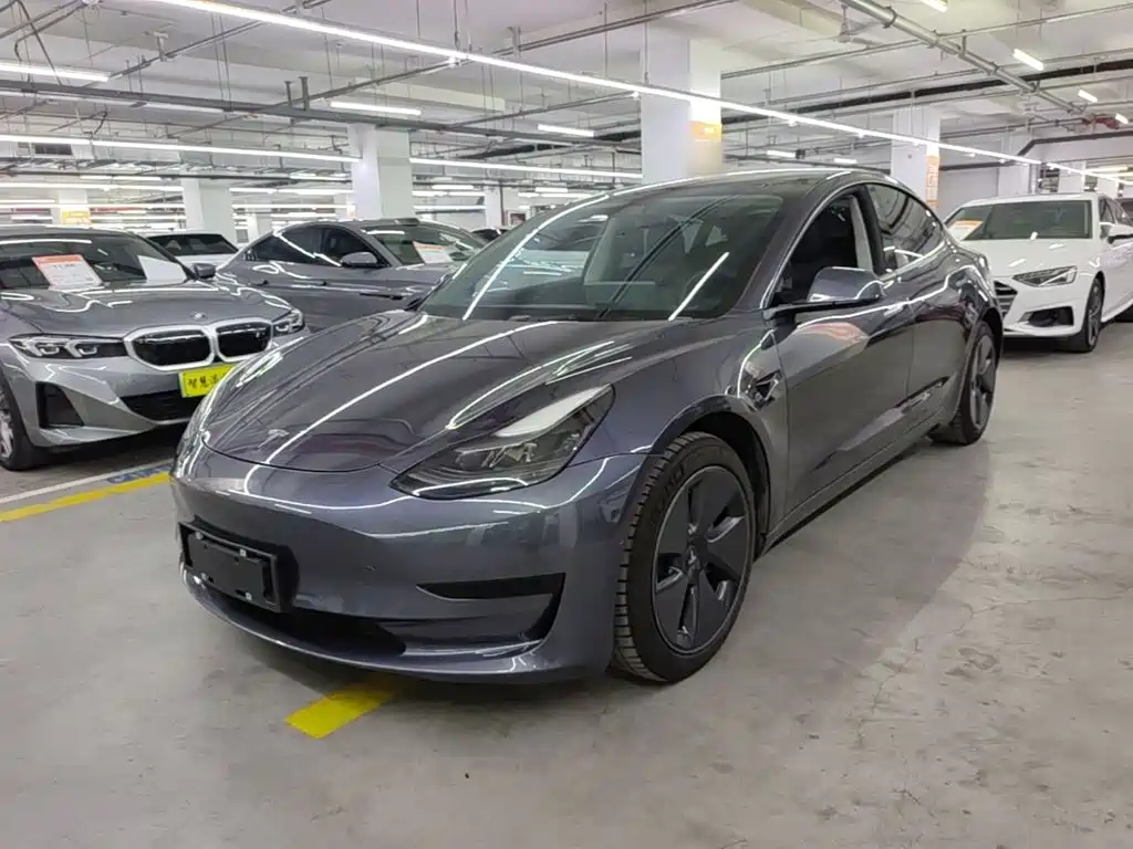 Tesla Model 3 — миниатюра 2