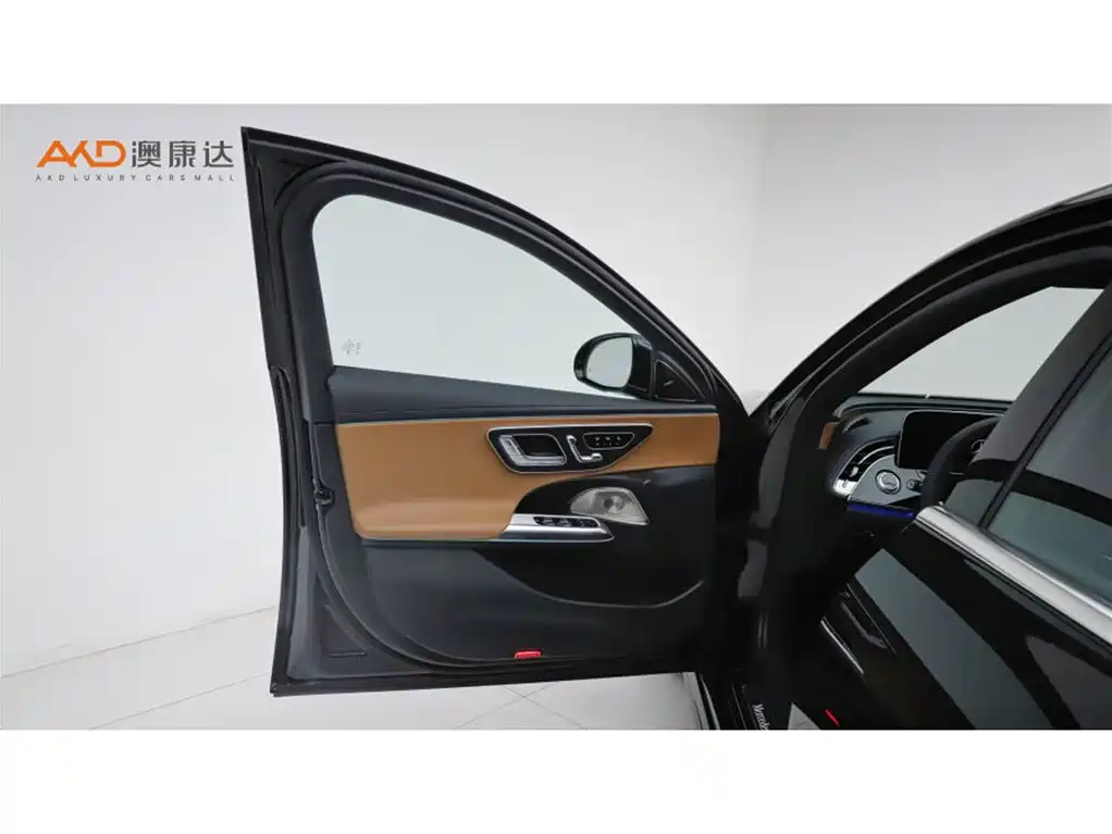 Mercedes-Benz E-Class — миниатюра 10