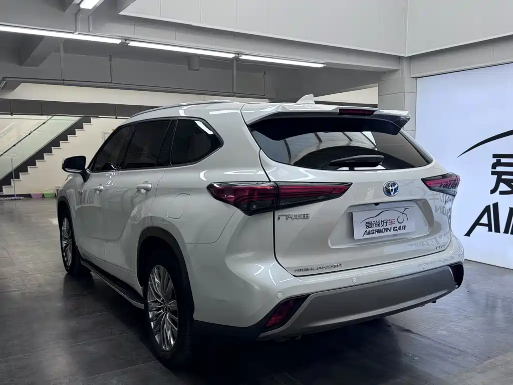 Toyota Highlander 2023 2.5L Luxury 7 мест
