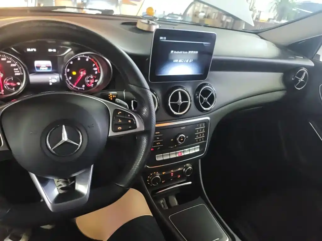 Mercedes-Benz GLA — миниатюра 10