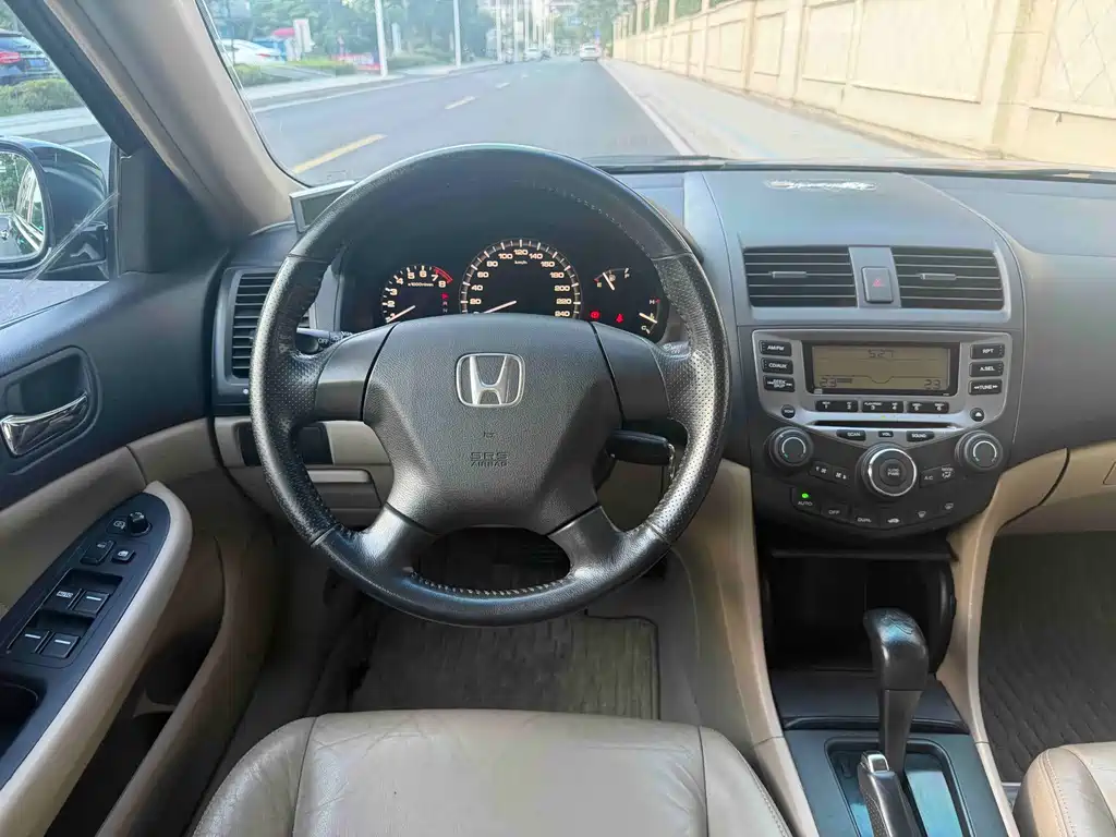 Honda Accord — миниатюра 9