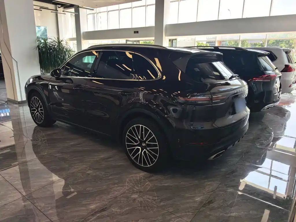 Porsche Cayenne — миниатюра 7