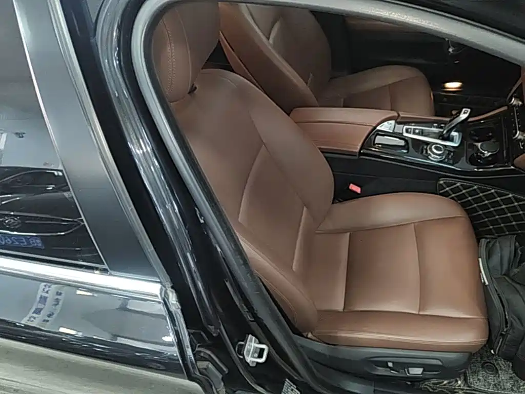 BMW 5 Series — миниатюра 25