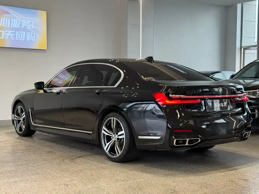 BMW 7 Series — миниатюра 9