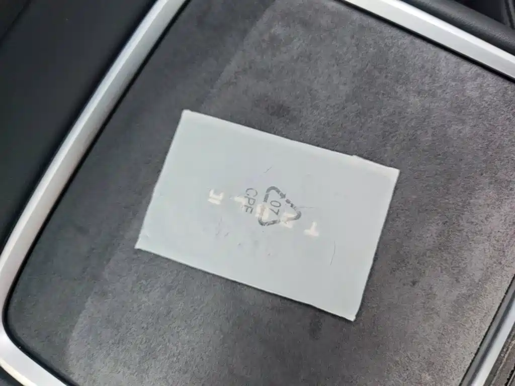 Tesla Model Y — миниатюра 9