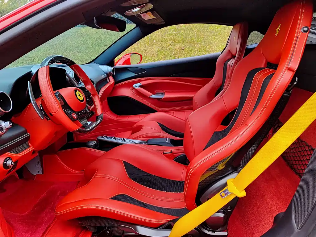 FERRARI F8
