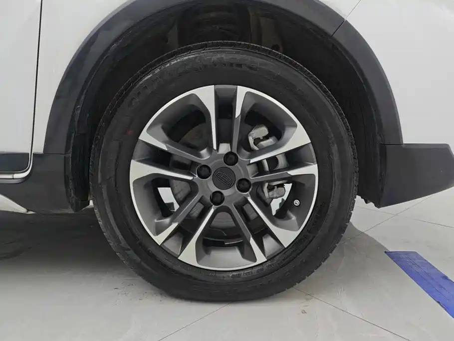 Geely Vision X3 — миниатюра 6