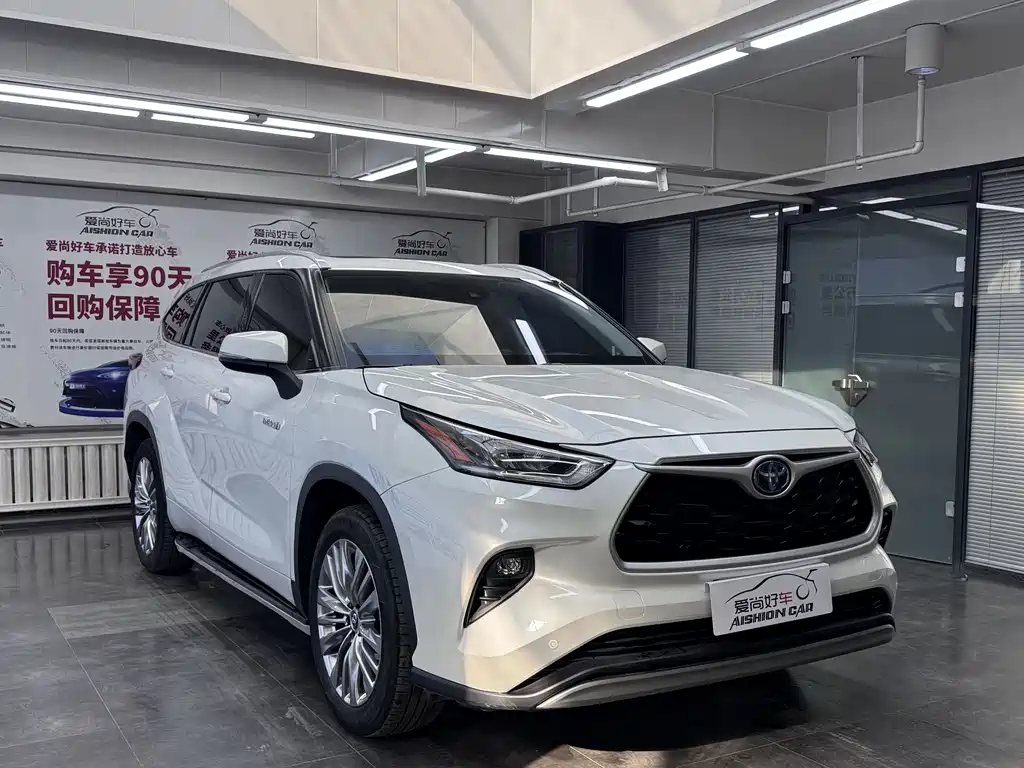 Toyota Highlander 2023 2.5L Luxury 7 мест