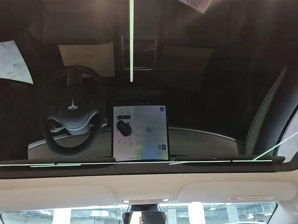 Tesla Model 3 — миниатюра 18