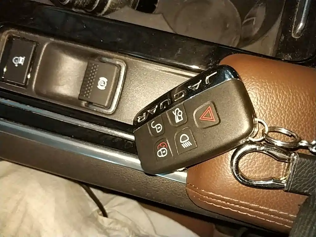 Jaguar XFL — миниатюра 9