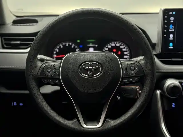 Toyota RAV4 — миниатюра 7