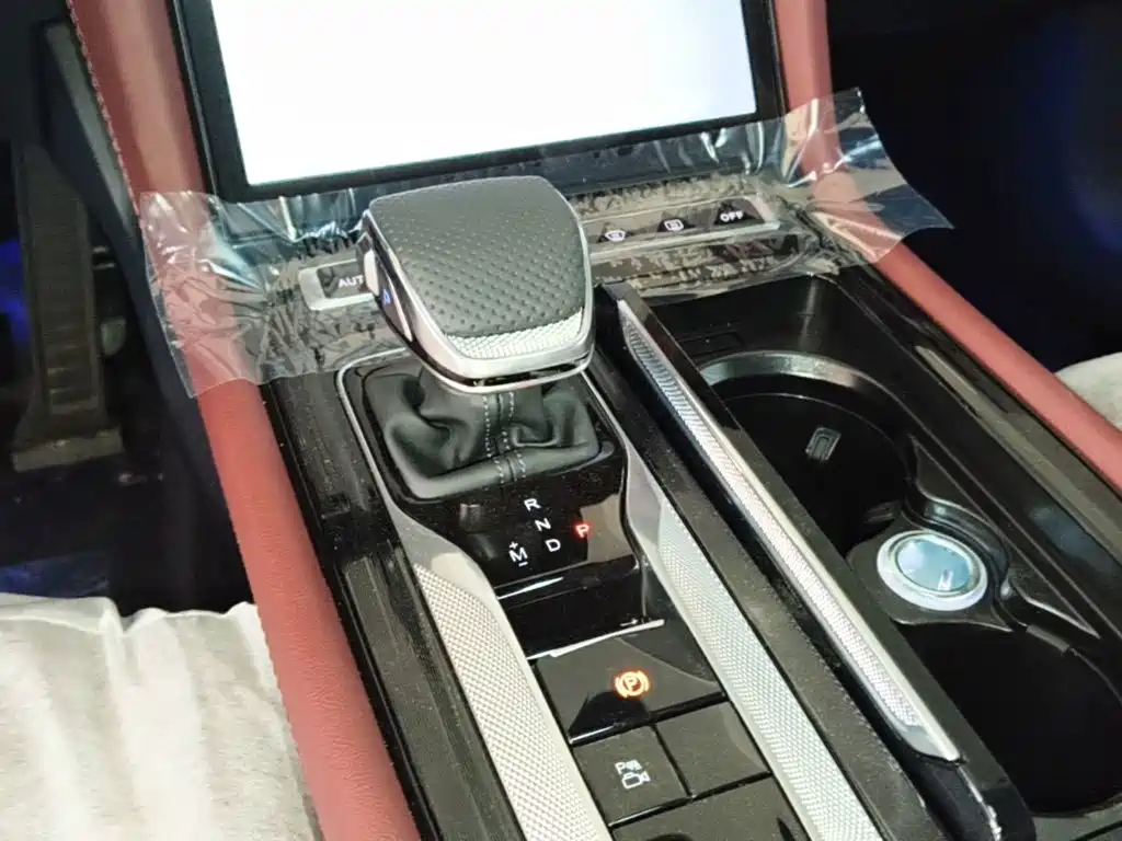 Hongqi Hongqi H5 — миниатюра 14