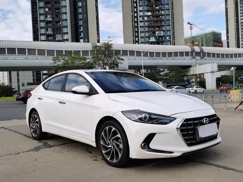 Hyundai Elantra — миниатюра 3
