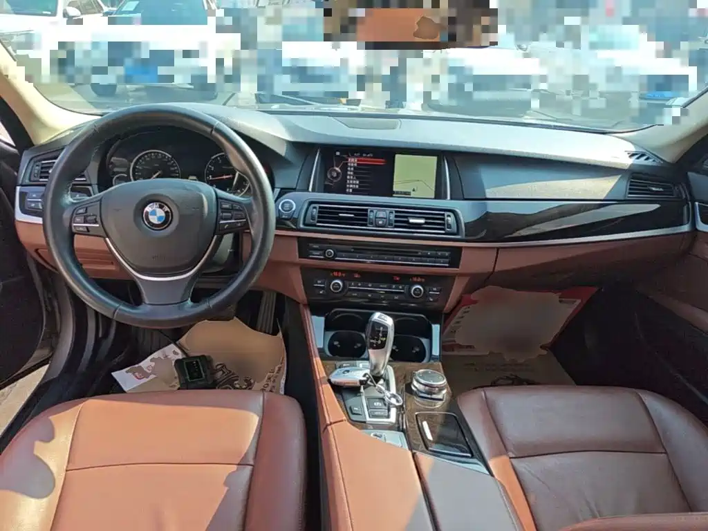 BMW 5 Series — миниатюра 10