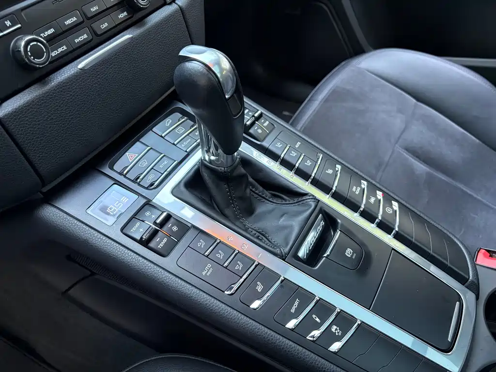 Porsche Macan — миниатюра 13