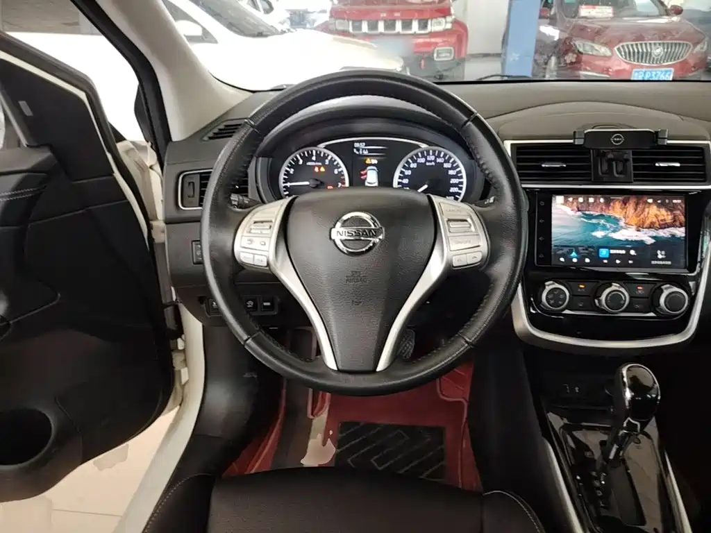 Nissan Tiida — миниатюра 11