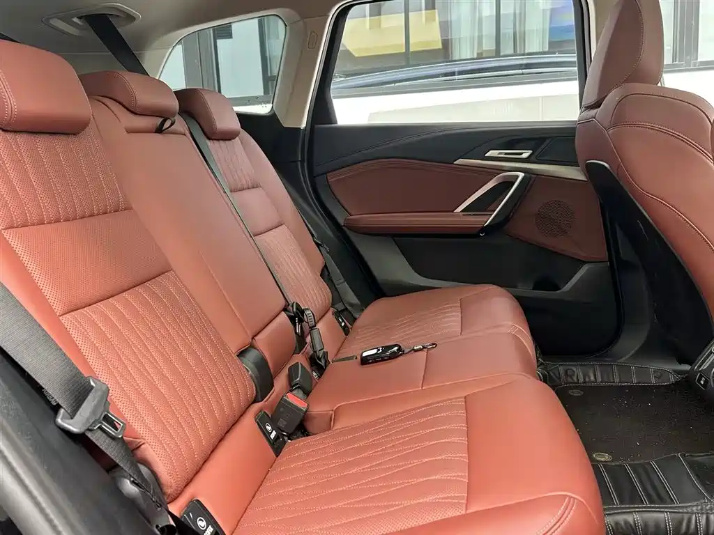 BMW iX1 — миниатюра 7