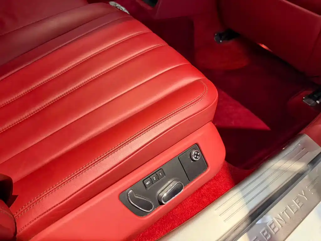 Bentley Flying Spur — миниатюра 12