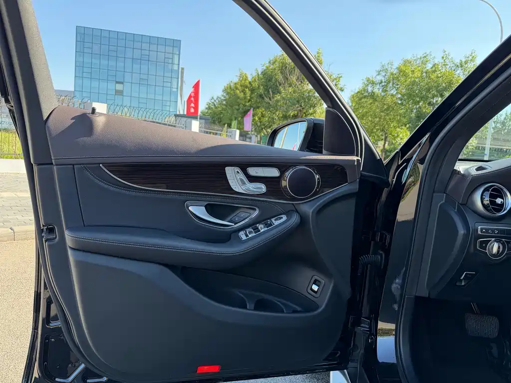 Mercedes-Benz GLC 2019 GLC 260 4MATIC Luxury