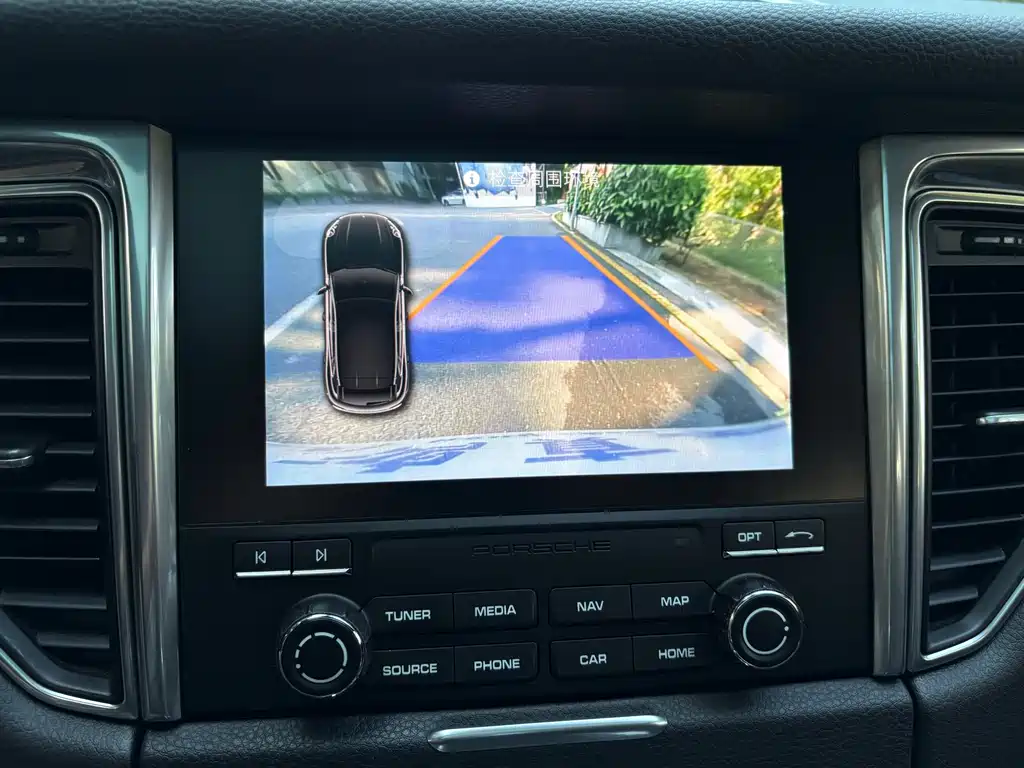 Porsche Macan — миниатюра 16