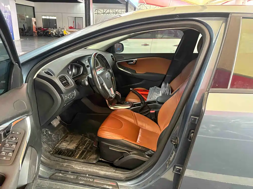 Volvo V40 — миниатюра 4