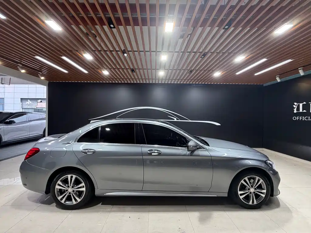 Mercedes-Benz C-Class — миниатюра 5