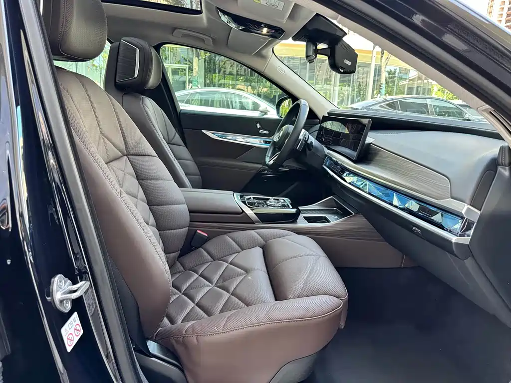 BMW 7 Series — миниатюра 18