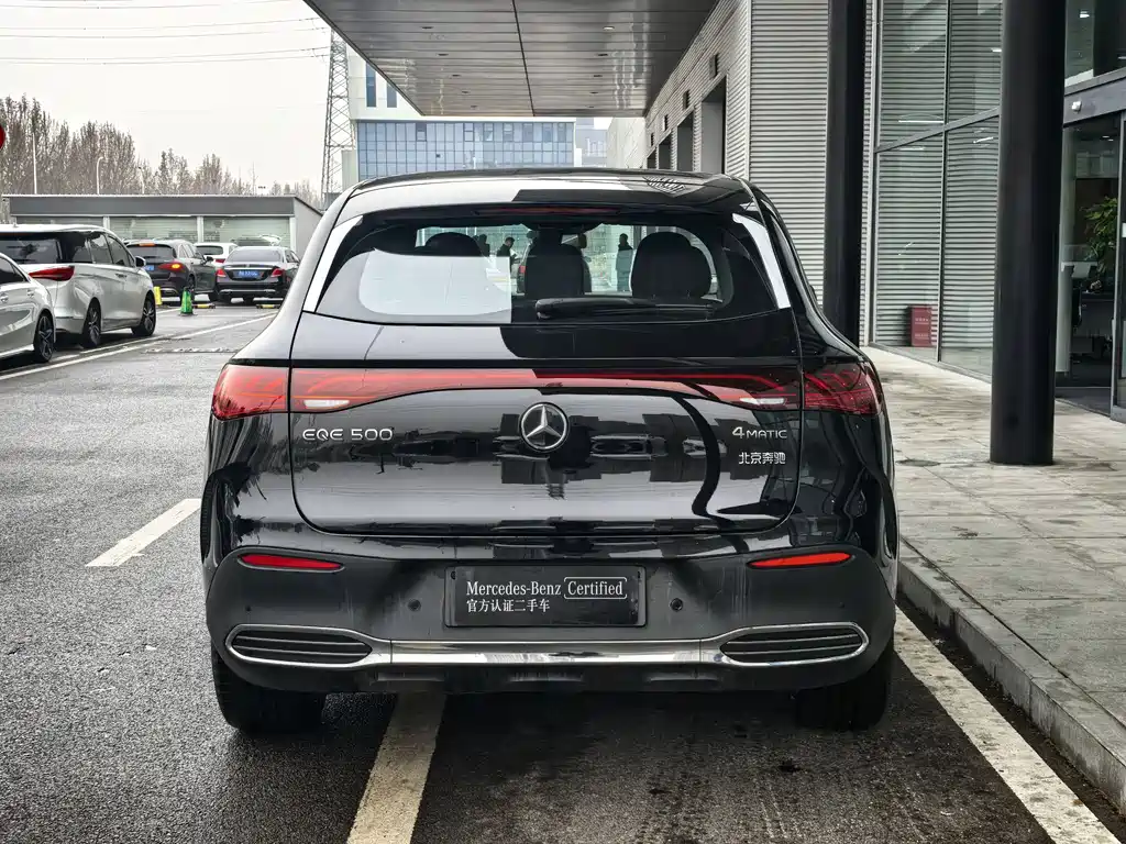 MERCEDES-BENZ EQE SUV