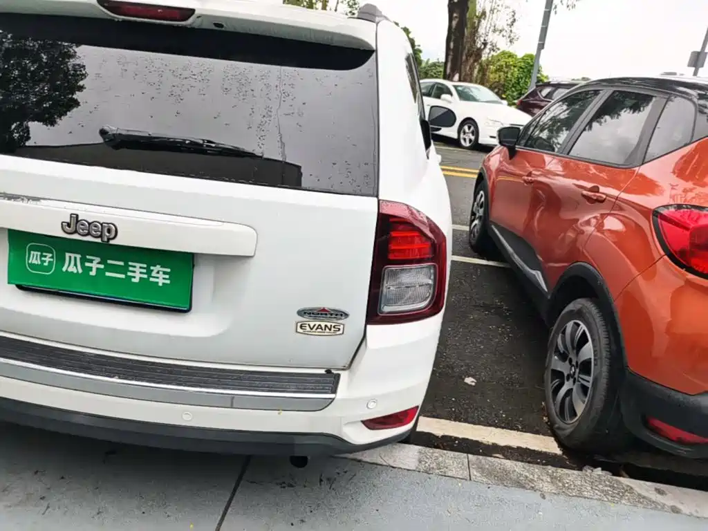 Jeep Compass (Import) — миниатюра 8