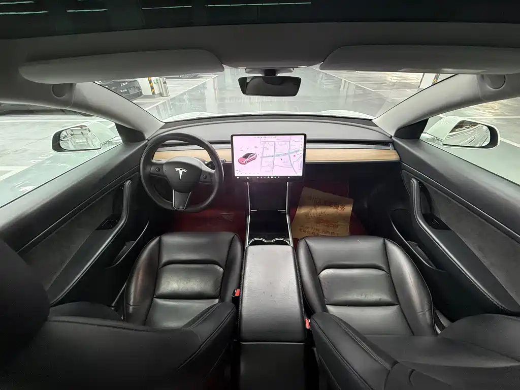 Tesla Model 3 — миниатюра 9