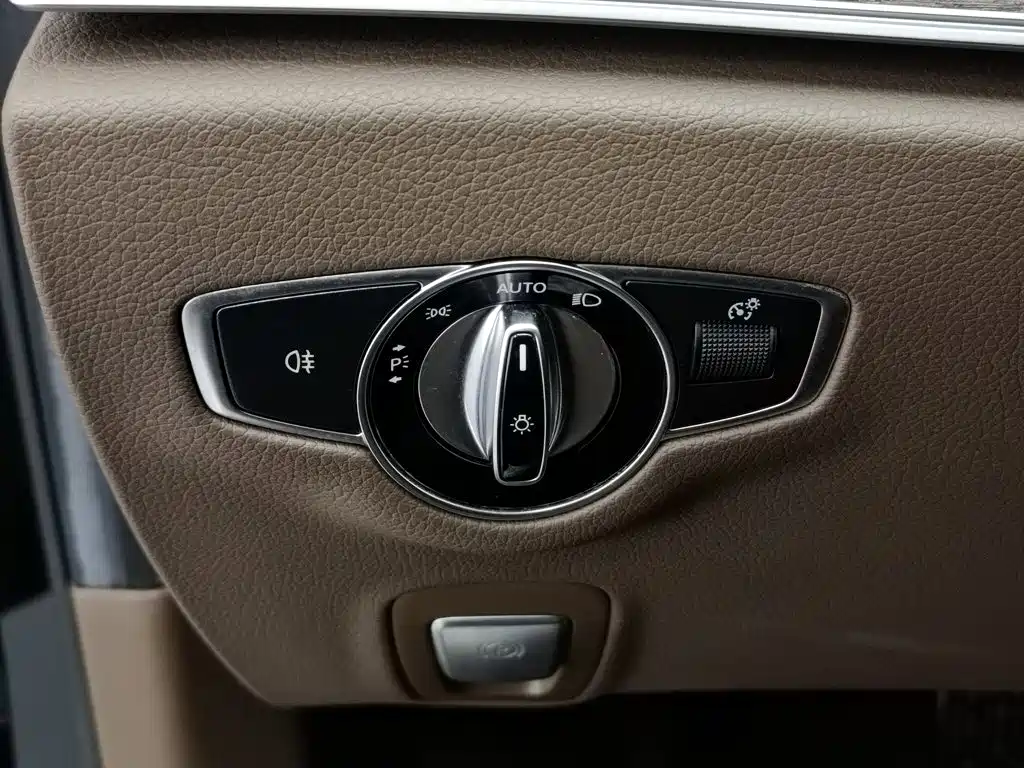 Mercedes-Benz E-Class — миниатюра 21