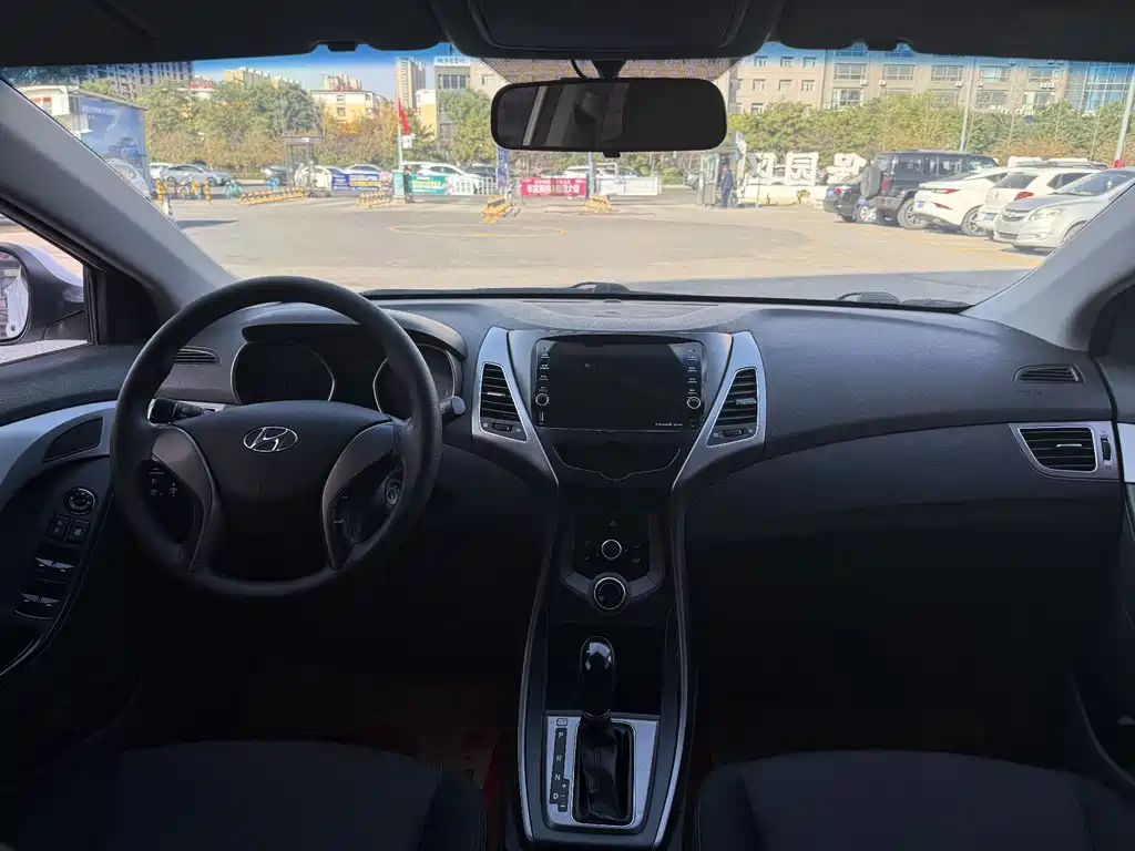 Hyundai Elantra Langdong — миниатюра 6