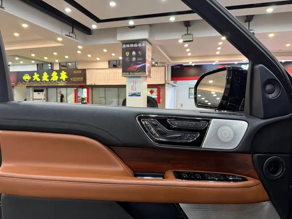 Lincoln Navigator — миниатюра 11