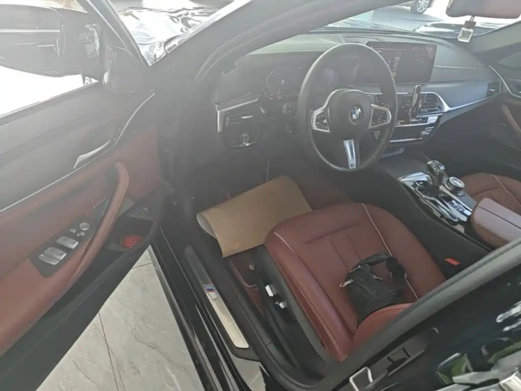 BMW 5 Series — миниатюра 16