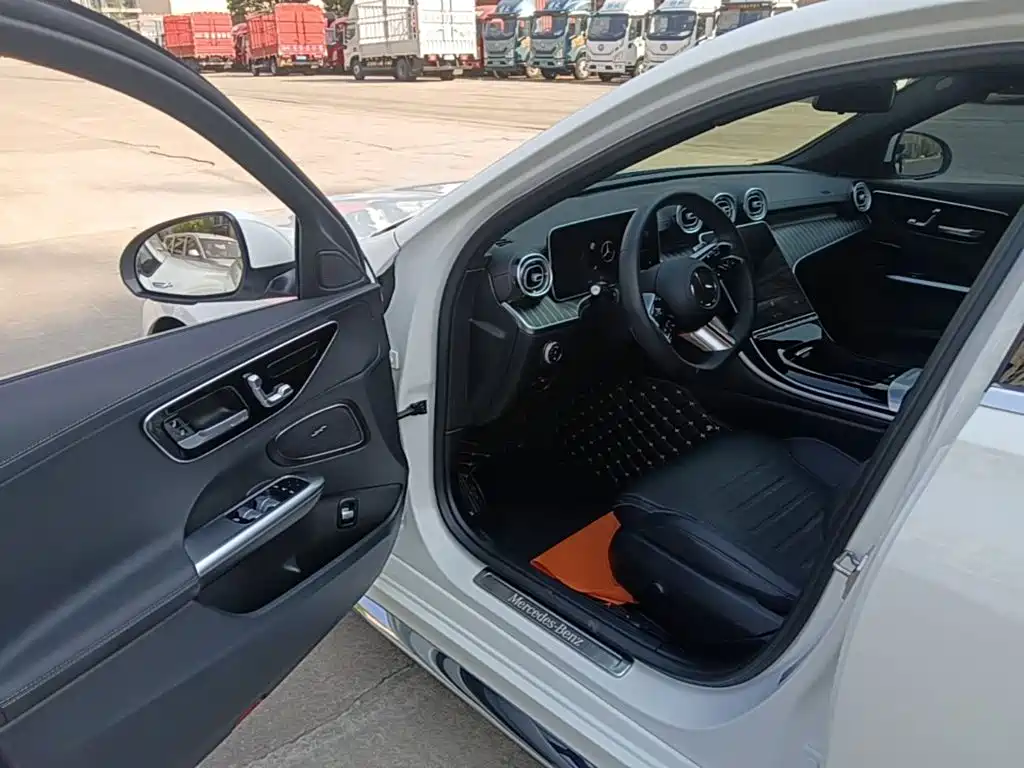 Mercedes-Benz C-Class — миниатюра 16