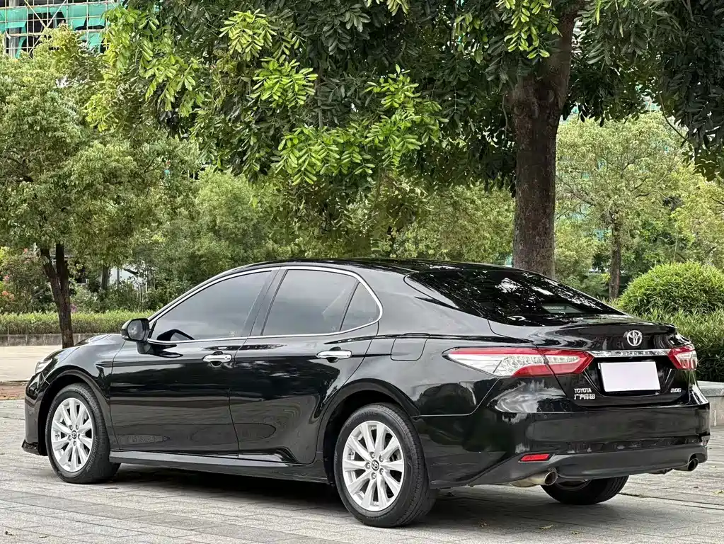 Toyota Camry — миниатюра 7