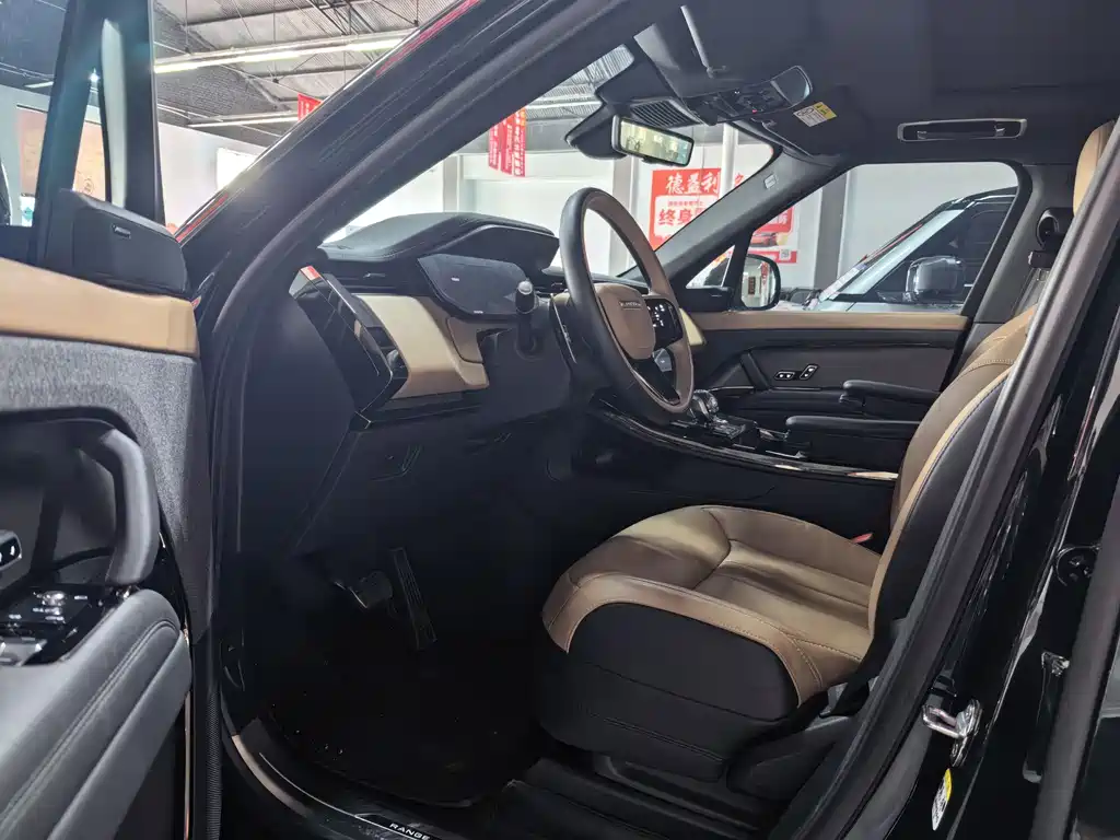 Land Rover Range Rover Sport 2025 400PS Dynamic SE