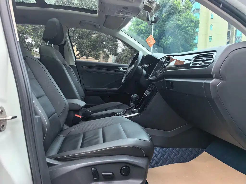 Volkswagen T-Roc 2022 280TSI DSG PLUS