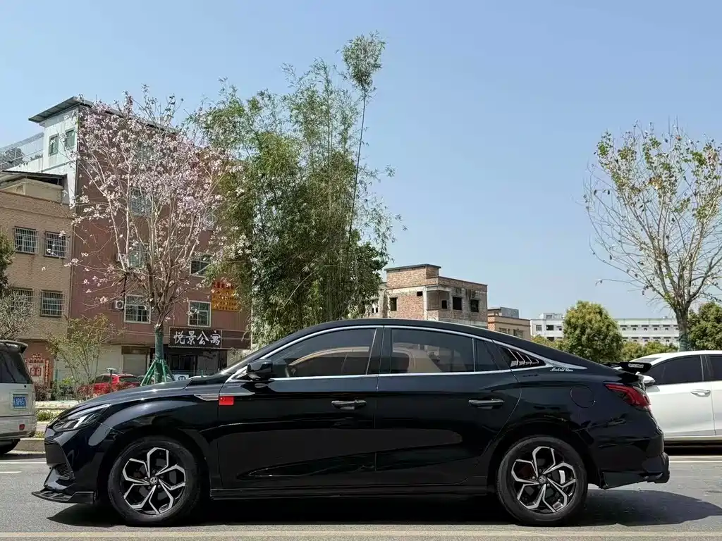 MG MG5 — миниатюра 6