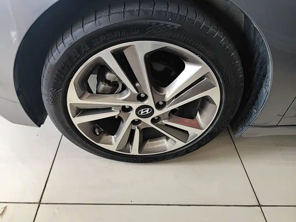 Hyundai Elantra — миниатюра 23