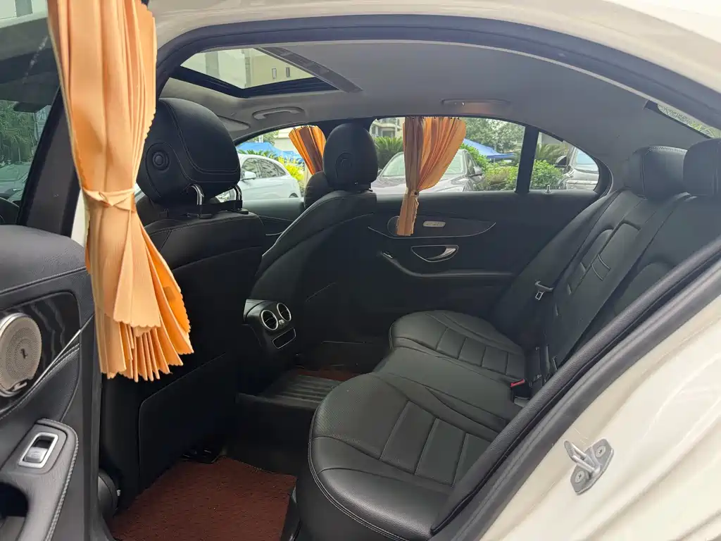 Mercedes-Benz C-Class — миниатюра 11